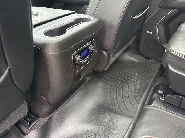 Chevrolet Suburban  2021