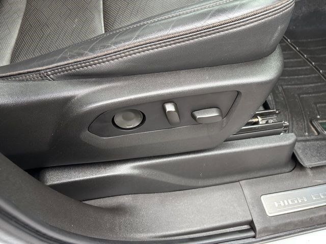 Chevrolet Suburban  2021