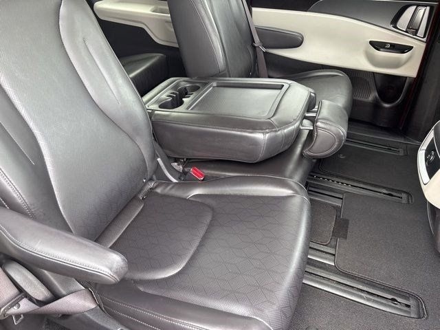 Kia Carnival LX 2024