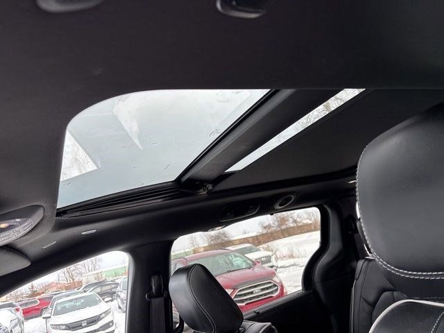 Chrysler Pacifica Limited 2025