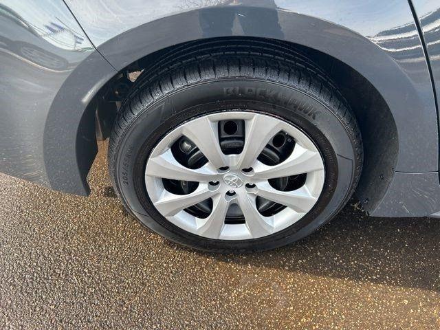 Toyota Corolla LE 2024