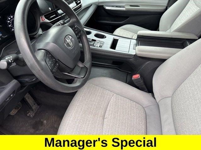 Toyota Sienna LE 8 Passenger 2025