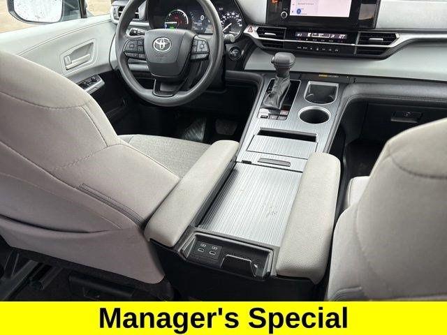 Toyota Sienna LE 8 Passenger 2025