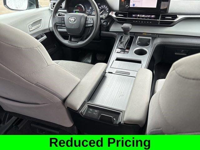 Toyota Sienna LE 8 Passenger 2025