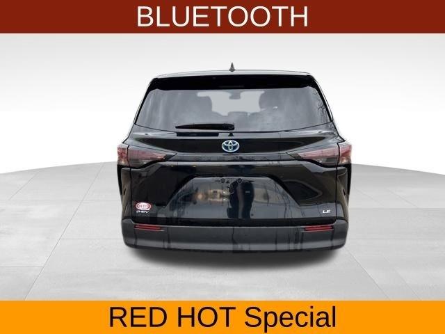 Toyota Sienna LE 8 Passenger 2025