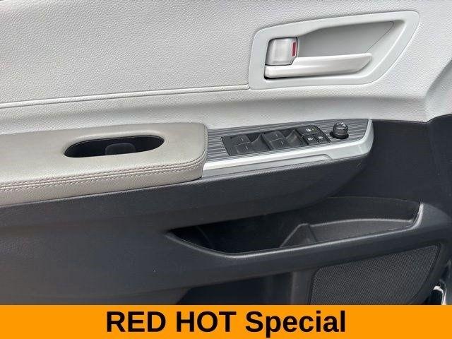 Toyota Sienna LE 8 Passenger 2025
