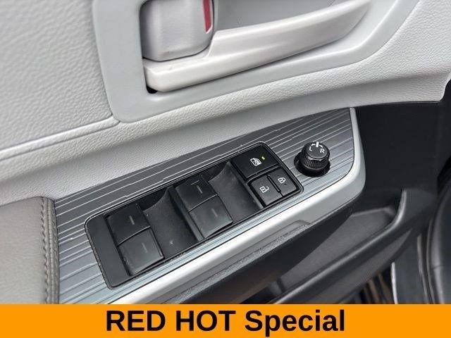 Toyota Sienna LE 8 Passenger 2025