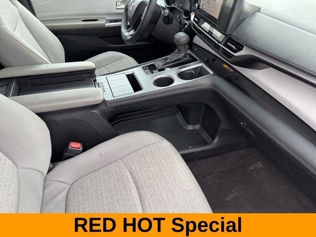 Toyota Sienna LE 8 Passenger 2025