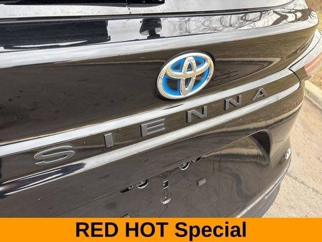 Toyota Sienna LE 8 Passenger 2025
