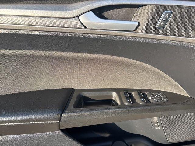 Ford Fusion Hybrid  2020