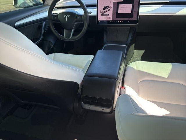 Tesla Model 3  2021