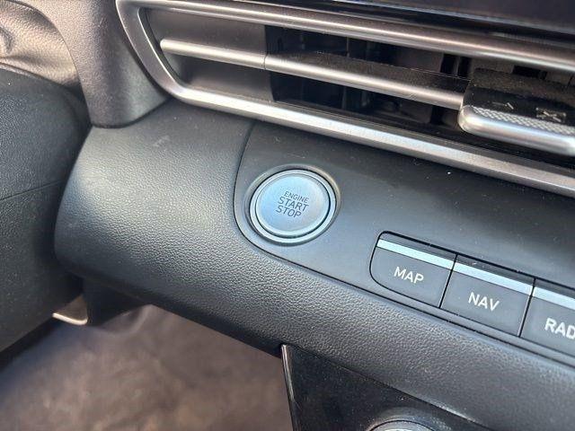 Hyundai Elantra  2023