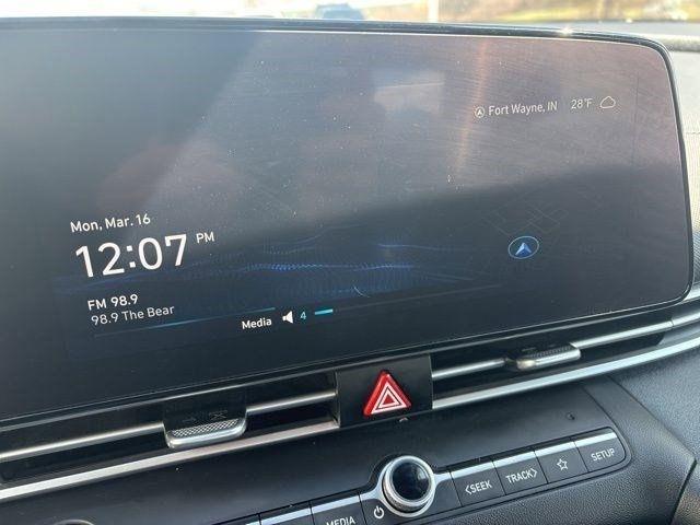 Hyundai Elantra  2023