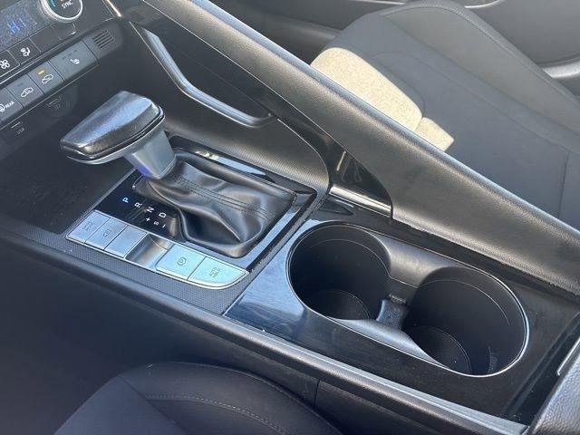 Hyundai Elantra  2023