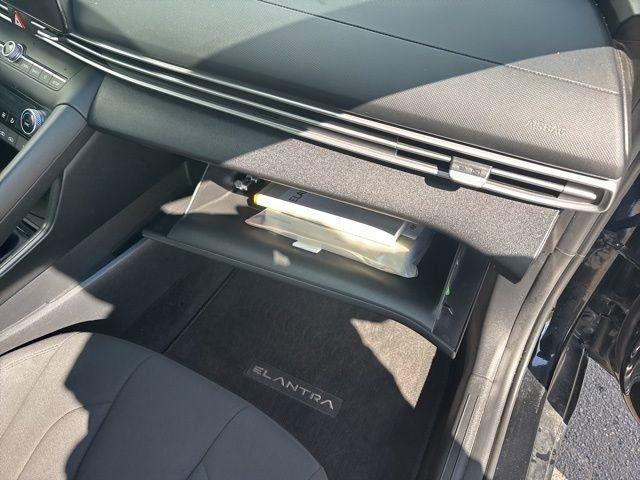 Hyundai Elantra  2023