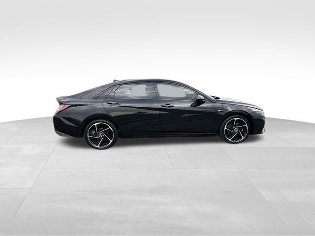 Hyundai Elantra  2022