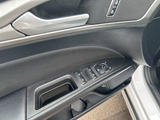 Ford Fusion Hybrid  2020