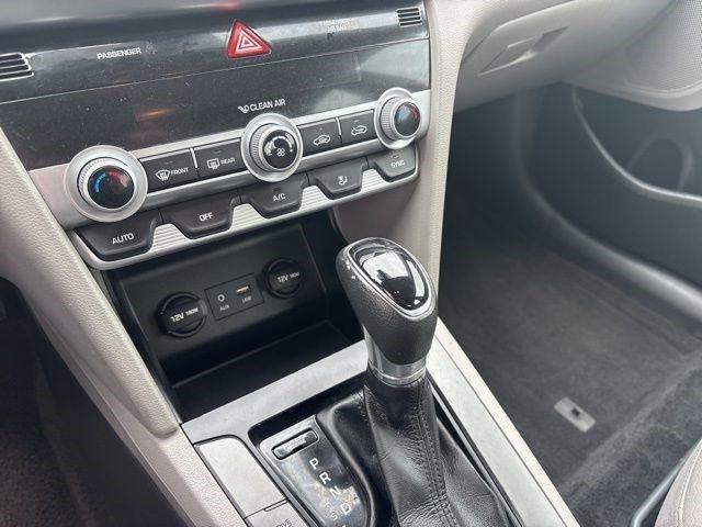 Hyundai Elantra  2020