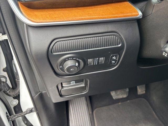 Jeep Grand Wagoneer  2022