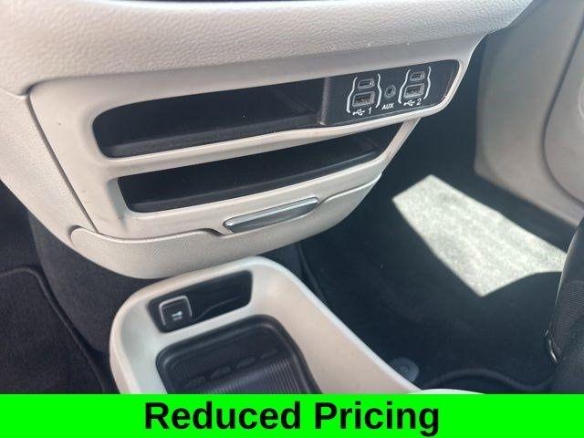 Chrysler Pacifica Touring L 2023