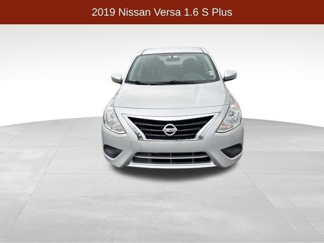 Nissan Versa  2019