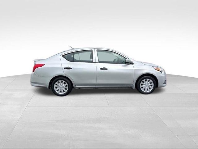 Nissan Versa  2019