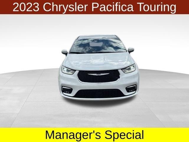 Chrysler Pacifica Touring 2023