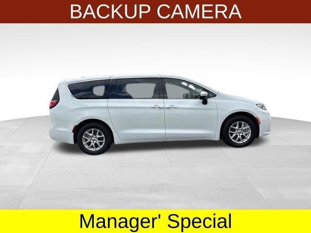 Chrysler Pacifica Touring 2023