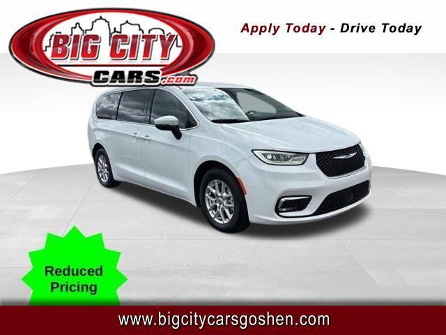 Chrysler Pacifica Touring 2023