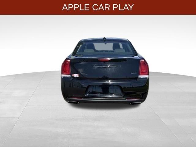Chrysler 300  2021