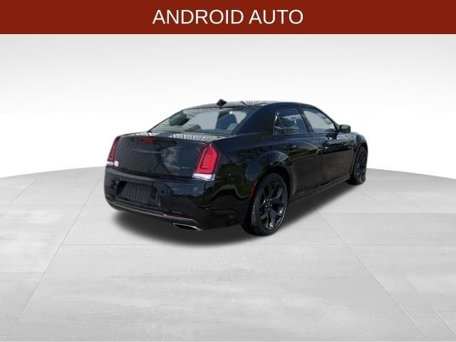 Chrysler 300  2021