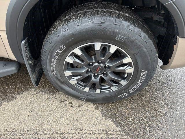 Nissan Titan  2021