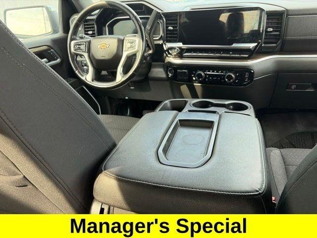 Chevrolet Silverado 1500 LT Crew Cab 4WD 2022