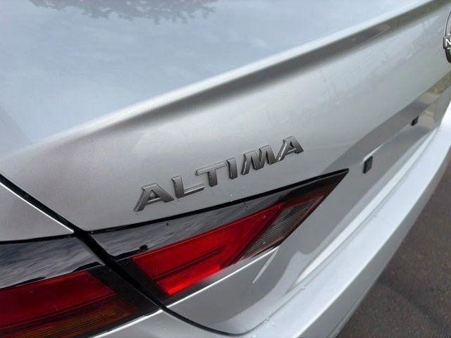 Nissan Altima  2024