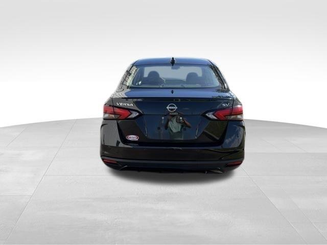 Nissan Versa  2023