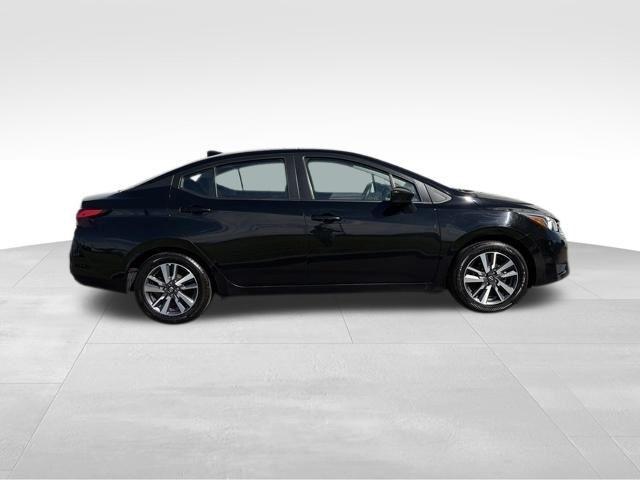 Nissan Versa  2023