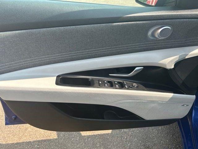 Hyundai Elantra  2023