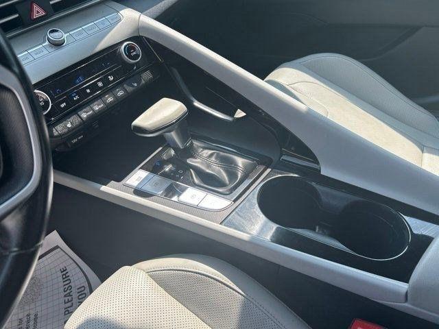 Hyundai Elantra  2023