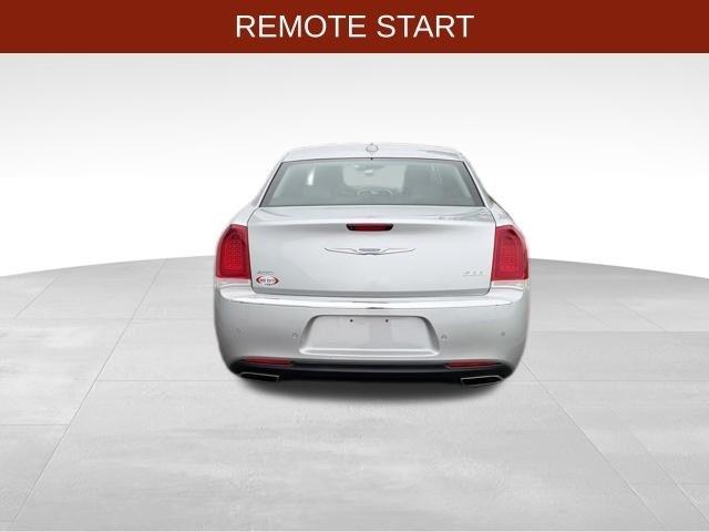 Chrysler 300  2021