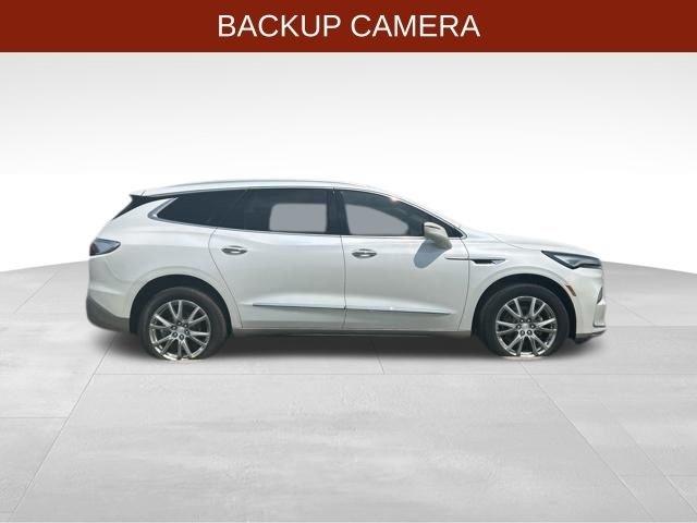 Buick Enclave  2022