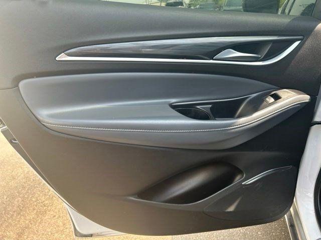 Buick Enclave  2022