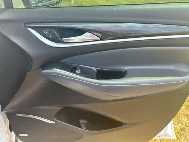 Buick Enclave  2022