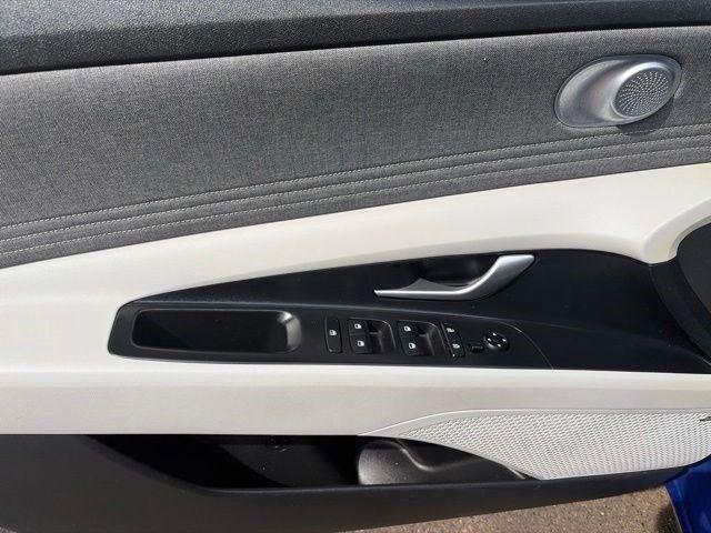 Hyundai Elantra  2023