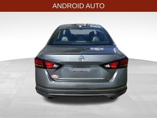 Nissan Altima  2021