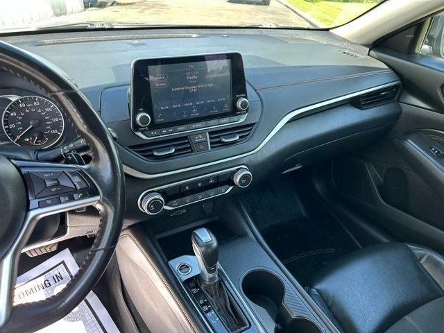 Nissan Altima  2021