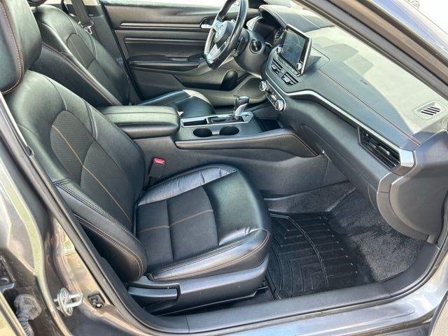 Nissan Altima  2021