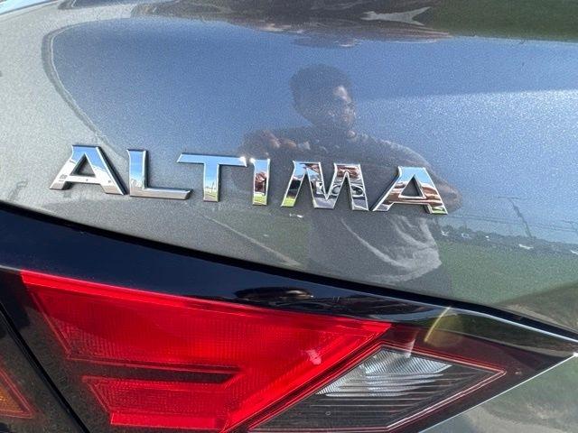Nissan Altima  2021