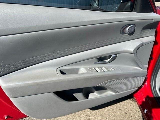 Hyundai Elantra  2023