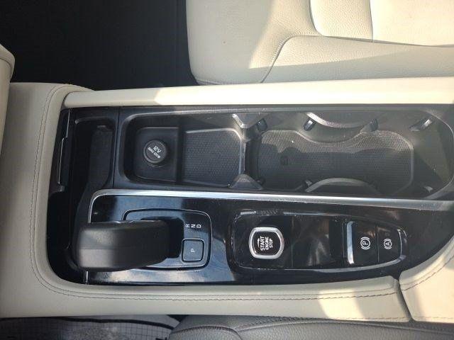Volvo XC90  2023