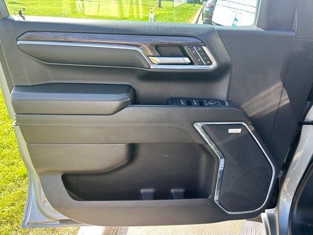 Chevrolet Silverado 1500 LTZ Crew Cab 4WD 2024